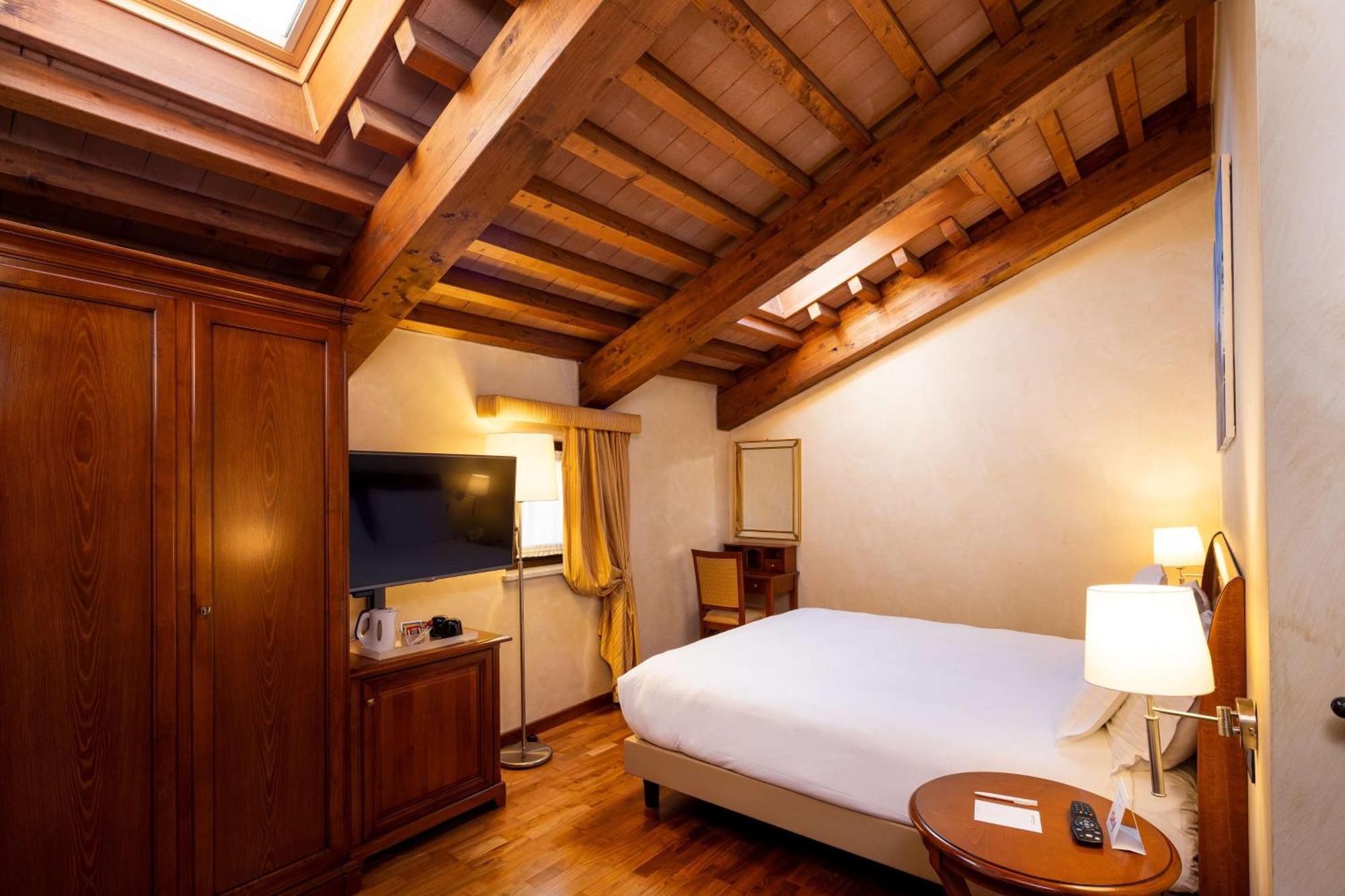 Hotel Western Le Rondini 3*