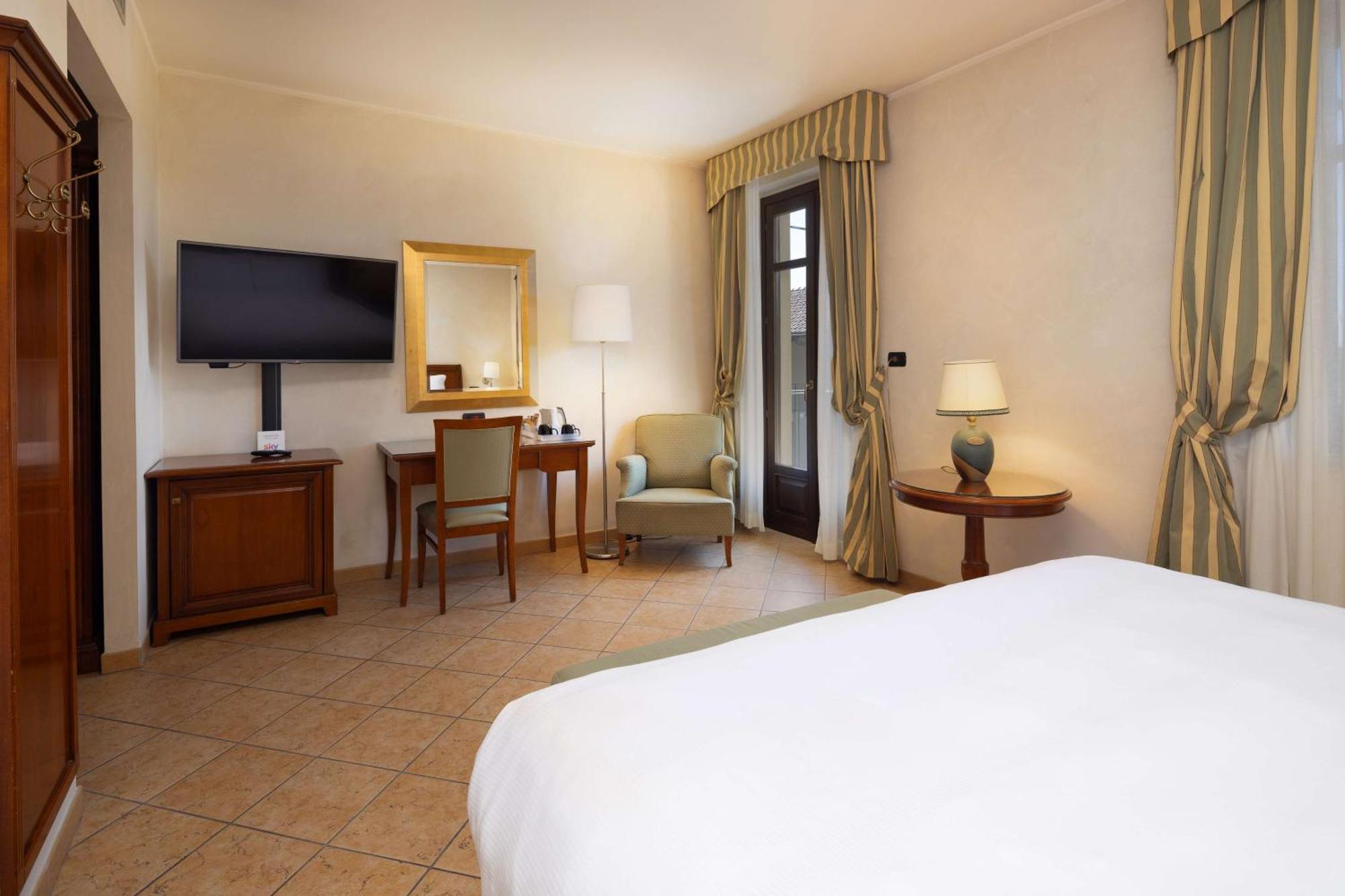 Western Le Rondini 3*